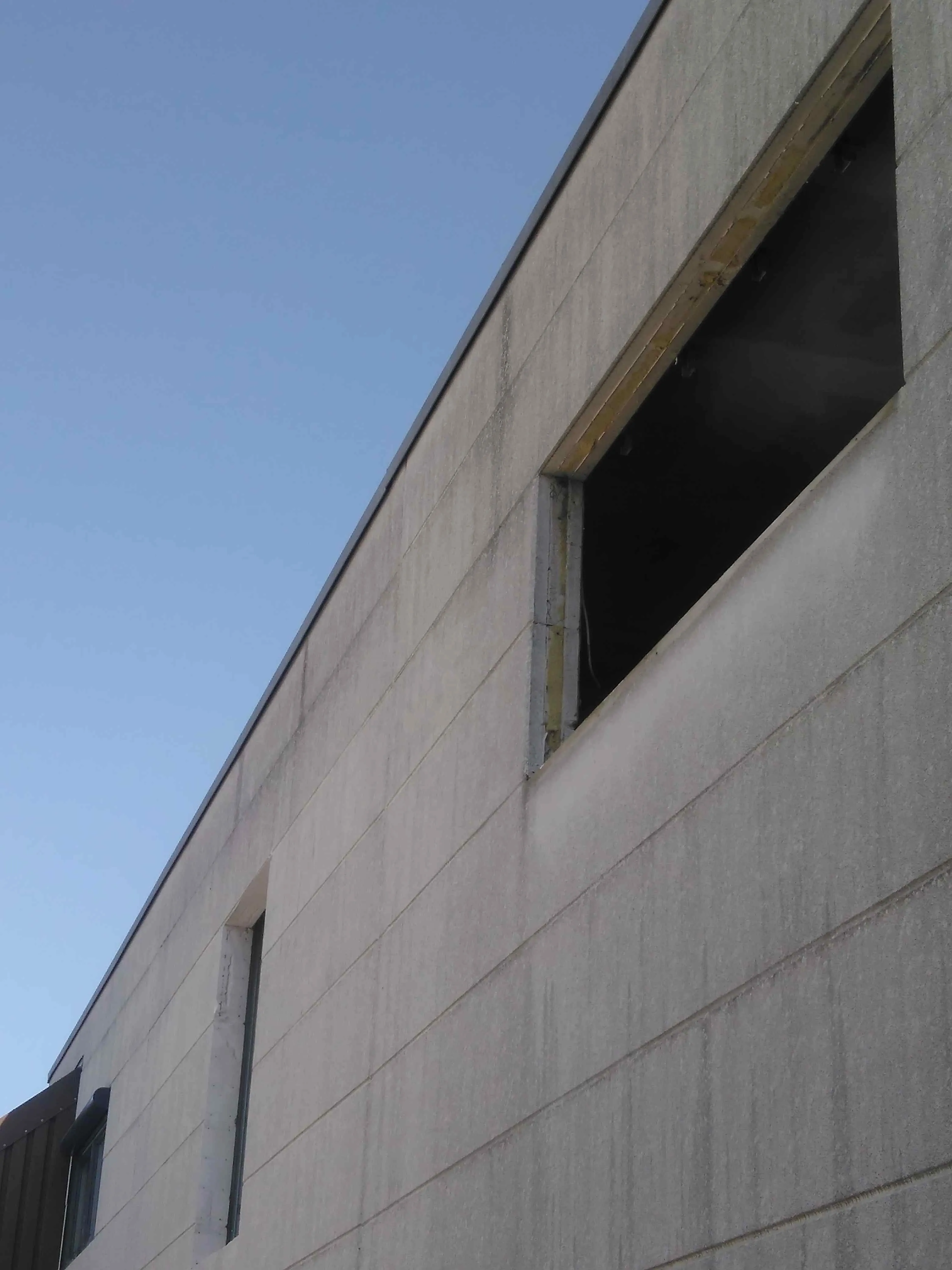 Vorbereitetes Wandausschnitt für ein neues Fenster